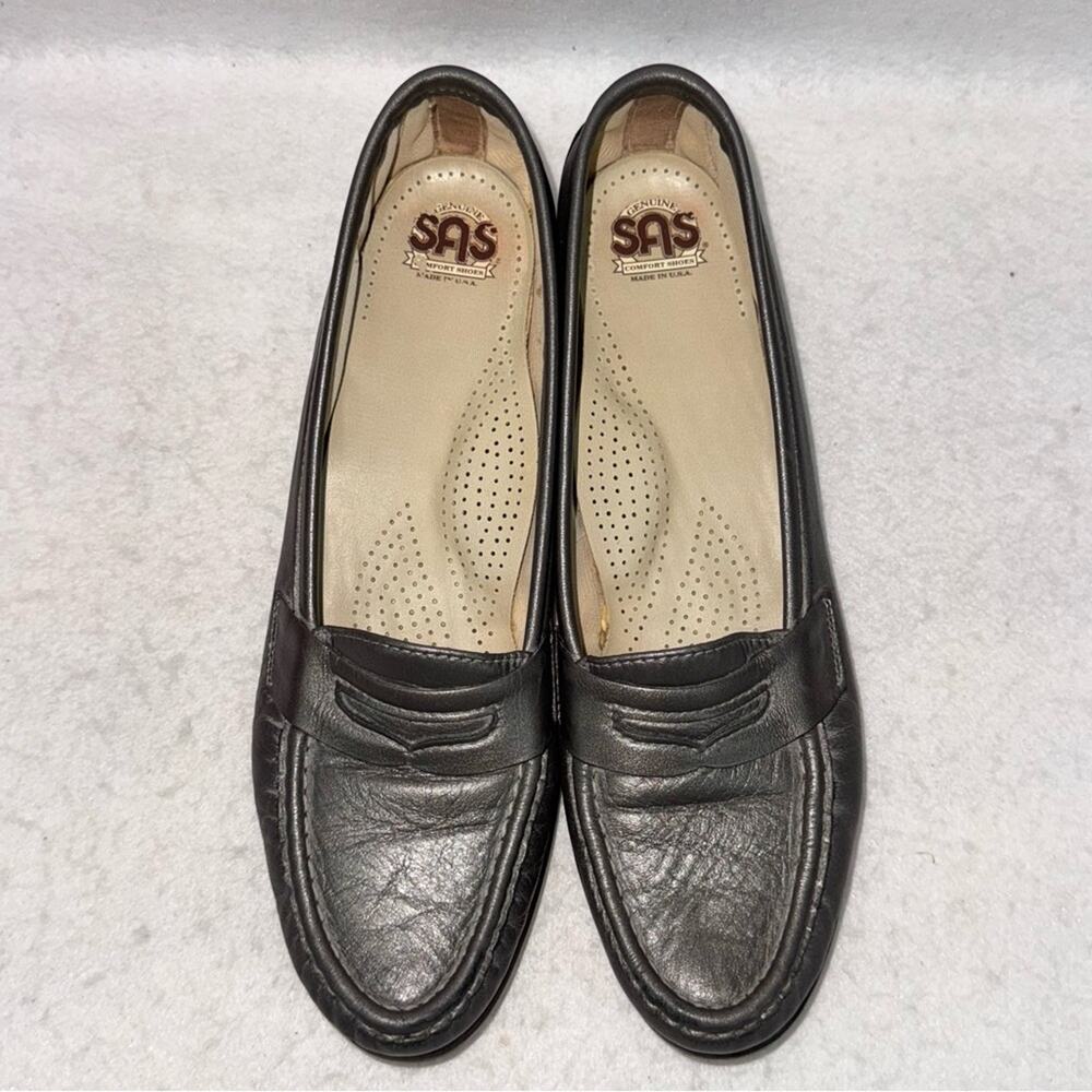 EUC Women’s SAS Tripad Comfort Pewter Metallic Penny Loafers size 7.5 Slim